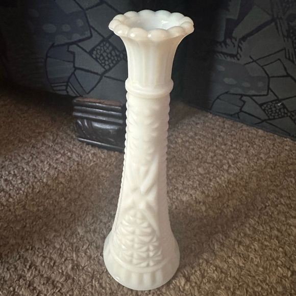 Happy Mother’s Day! Milk Glass Vases.. set of 3 - Picture 3 of 6